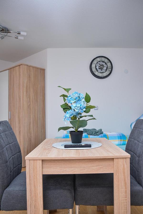 Ruhige Wohnung Im . Private Parkplatz ,Balkon ,Netflix Nuremberg Extérieur photo